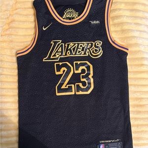 Nike Los Angeles Lakers LeBron James Jersey